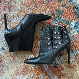 High Heels ankle booties with lace